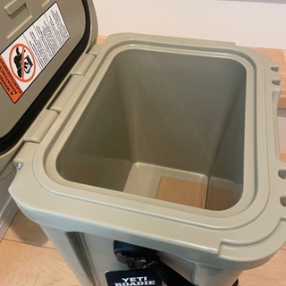 YETI クーラーボックス ローディー　24 タン