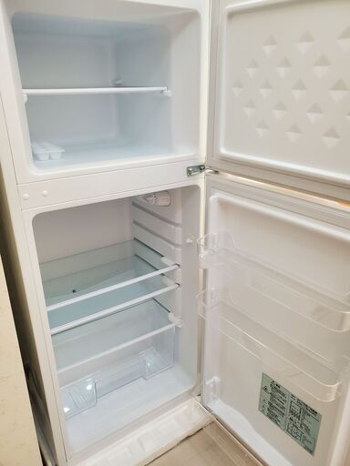 新品未使用です。白の２ドア冷蔵庫。