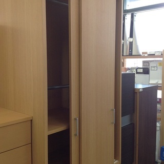 ナチュラル 木製 ハンガーポール付き 収納庫 【9650588】