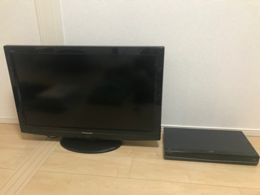 取引中Panasonic テレビ32型　2010年製　SHARP Blu-rayレコーダー