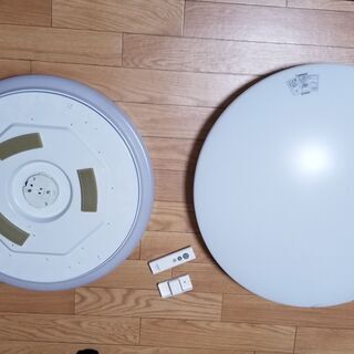 照明器具４個（大×２、小×２）　良い状態、電球・豆球・リモコン付...