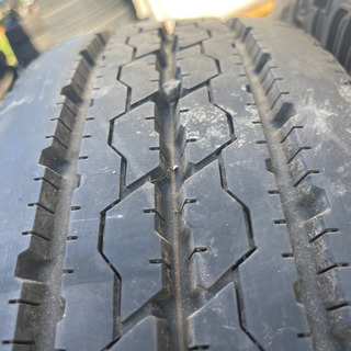 極上タイヤ ほぼ新品 205/70R16 LT エルフなど ホイール付き 夏タイヤ 