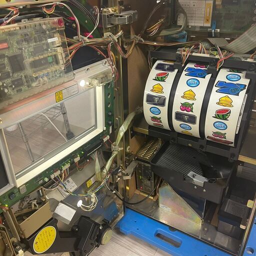 スロット実機 旋風の用心棒 コイン不要機付き ドアキー・設定キー有り 家庭用電源仕様