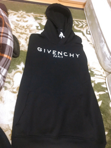 GIVENCHYパーカー
