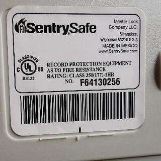 美品】Sentry耐火金庫(1時間耐火)ダイヤル式 容量22.8Lダブグレー 