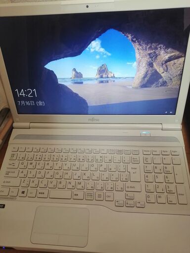 白富士通　3世代CPU搭載　高速新品SSD搭載　メモリ4G 　WEBカメラ内蔵　USB3.0　Wifi対応 最新Windows10搭載