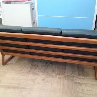 【愛品倶楽部柏店】　ｄｙｒｌｕｎｄ／デューロン　本革３人掛けアームソファ　北欧　デンマーク　