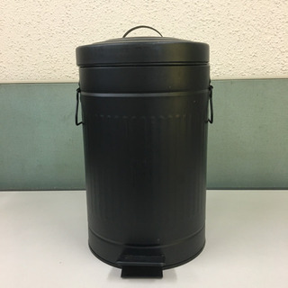 ペダル式ゴミ箱　鉄製　黒　ゴミ箱　サイズ高さ約44cm 幅約22cm