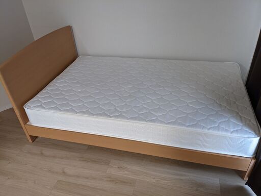 (売約済み).ベッドフレーム セミダブル 木製 すのこ ナチュラルブラウン ベージュ シンプル 寝具