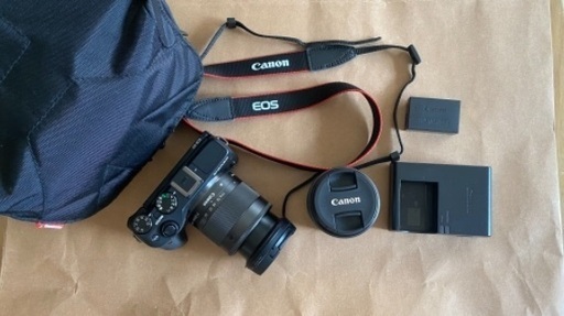 Canon EOS m3 ミラーレス一眼カメラ純正セット　本体とレンズ２つ　カメラバッグおまけ
