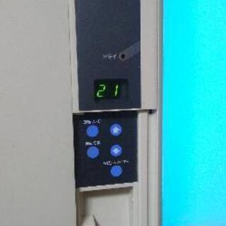 季節、空調家電 窓用エアコン Iwatani 2001年製② ※窓枠無し
