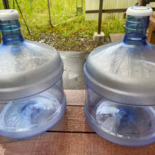 飲料水12Ｌ容器2個