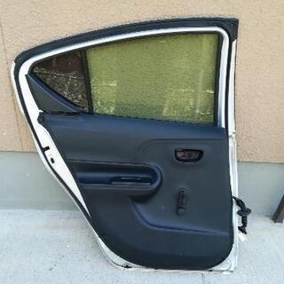 トヨタアクア純正左リアドア1f7