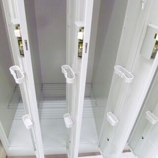 鍵1本欠品 PLUS ロッカー 4連 4人用 鍵付き 幅90×奥行51.5×高179 