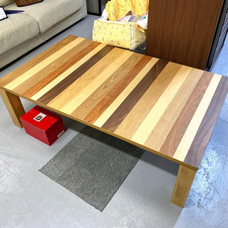 木目が可愛い木製テーブル