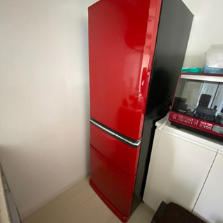 【ネット決済】【お値段下げました】赤い冷蔵庫（右開き）370L