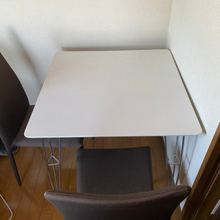 【ネット決済】75×75×70 正方形の机　椅子２つ