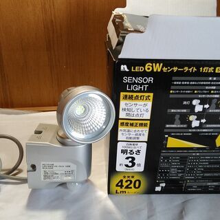 センサーライト　屋外　コンセントタイプ　LED　省エネタイプ　防...