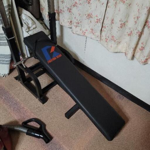 工場 ベンチプレス(折り畳み式)トレーニング器具 バーベル プレート有  