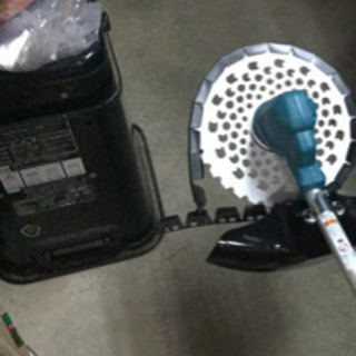 マキタの充電式の草刈り機 未使用デス