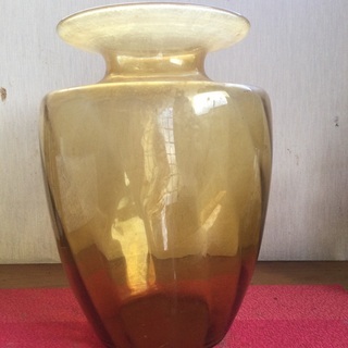 ガラスの大きめの花瓶