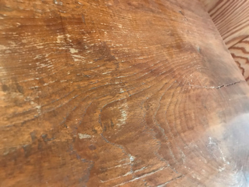 バリの木で作ったテーブル