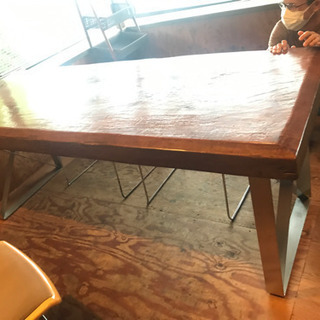 バリの木で作ったテーブル