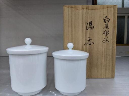 井上萬二 白磁彫文 夫婦湯呑 共箱付 自社配送時代引き可※現金、クレジット、スマホ決済対応※