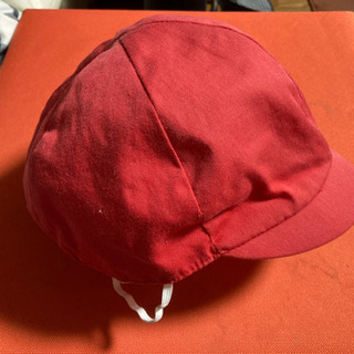 赤白帽子の画像