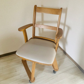 木回転椅子4つ，7月18、19、20日取引限定。