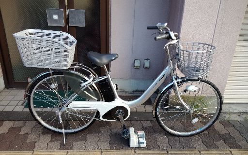 美品☆Panasonic ViVi(NX) 26吋 電動アシスト自転車 (新品)バッテリー8.9Ah+充電器+スペアーキー2本付き(シルバー)