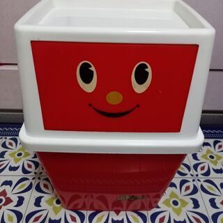 【至急】レトロな赤いゴミ箱