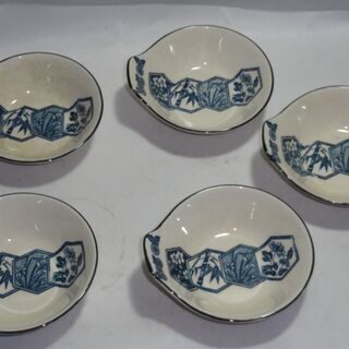 レトロ昭和な絵柄の皿　　５枚　