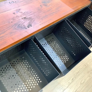 Air Rhizome(エア リゾーム)のヴィンテージウッドアイアンチェストをご