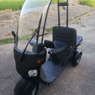 ホンダ　ジャイロキャノピー　配達や買い物。暑い日差しも緩和してくれる屋根付きバイクです。