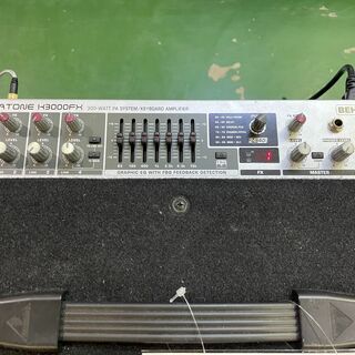 愛品館八千代店】Behringer Ultratone K3000FX キーボードアンプ