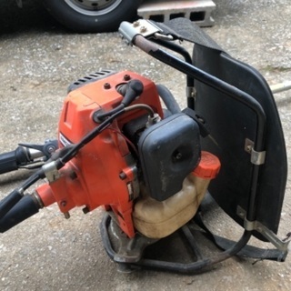 背負い草刈機　刈払機　共立