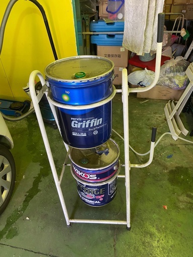 オイルペール缶２つ（WAKOS、BP Griffin）　とペール缶スタンドのセット 【 値下げ 】