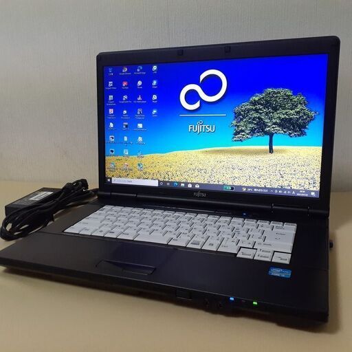【取引中です】☆SSD搭載で快適☆　Fujitsu　LIFEBOOK　i5　Wi-Fi　15インチ  　Windows10