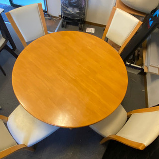 【ネット決済】丸テーブルと椅子4つセットです！