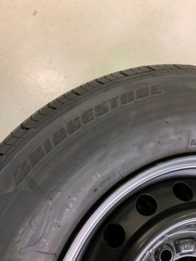 残り僅か！新車ハイエースタイヤ外し1台分4本（鉄チン）セット  