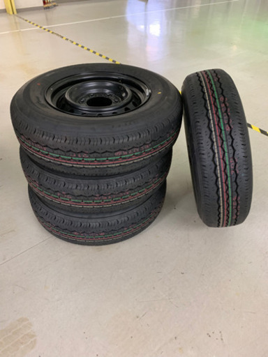 残り僅か！新車ハイエースタイヤ外し1台分4本（鉄チン）セット  