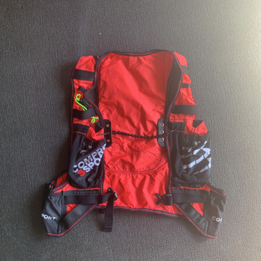 コンプレスポーツ　compressport トレランベスト　ザック