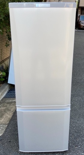 【RKGRE-690】特価！三菱/168L 2ドア冷凍冷蔵庫/MR-P17E-S/中古品/2020年製/当社より近隣無料配達！