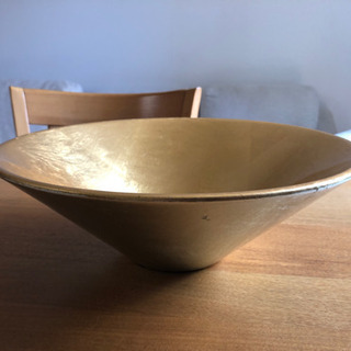 ゴールドの陶器のお皿