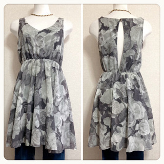 ご購入者様決定꒰LIP SERVICE꒱背中空き 花柄 ノースリーブ チュニック