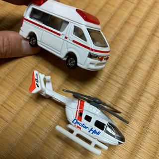 トミカ　救急車　ドクターヘリ
