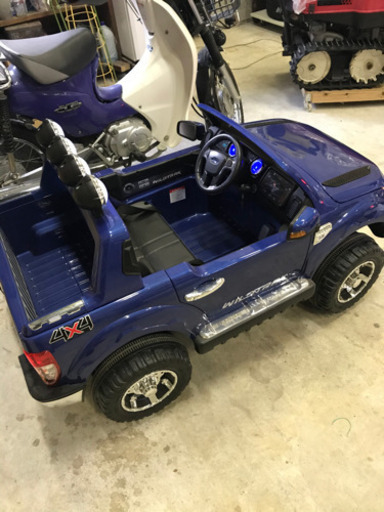 半額以下 美品 室内使用です。子供用乗用自動車です。