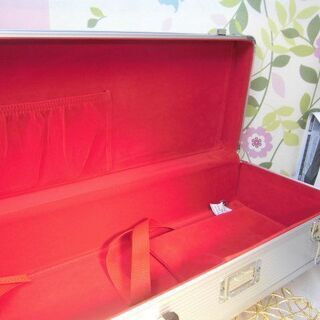 11.980円 沖縄三線専用 二丁入アルミハードケースと高級ベークライト爪