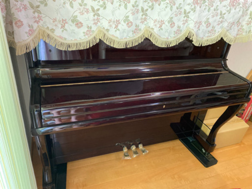 アップライトピアノー日本製ホリューゲル
